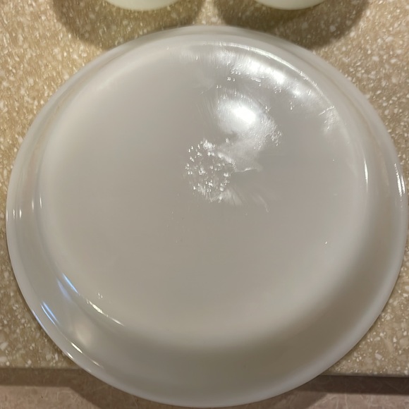 Vintage Fire-king 9” pie plate and 2 Fire king custard bowls - Picture 2 of 4